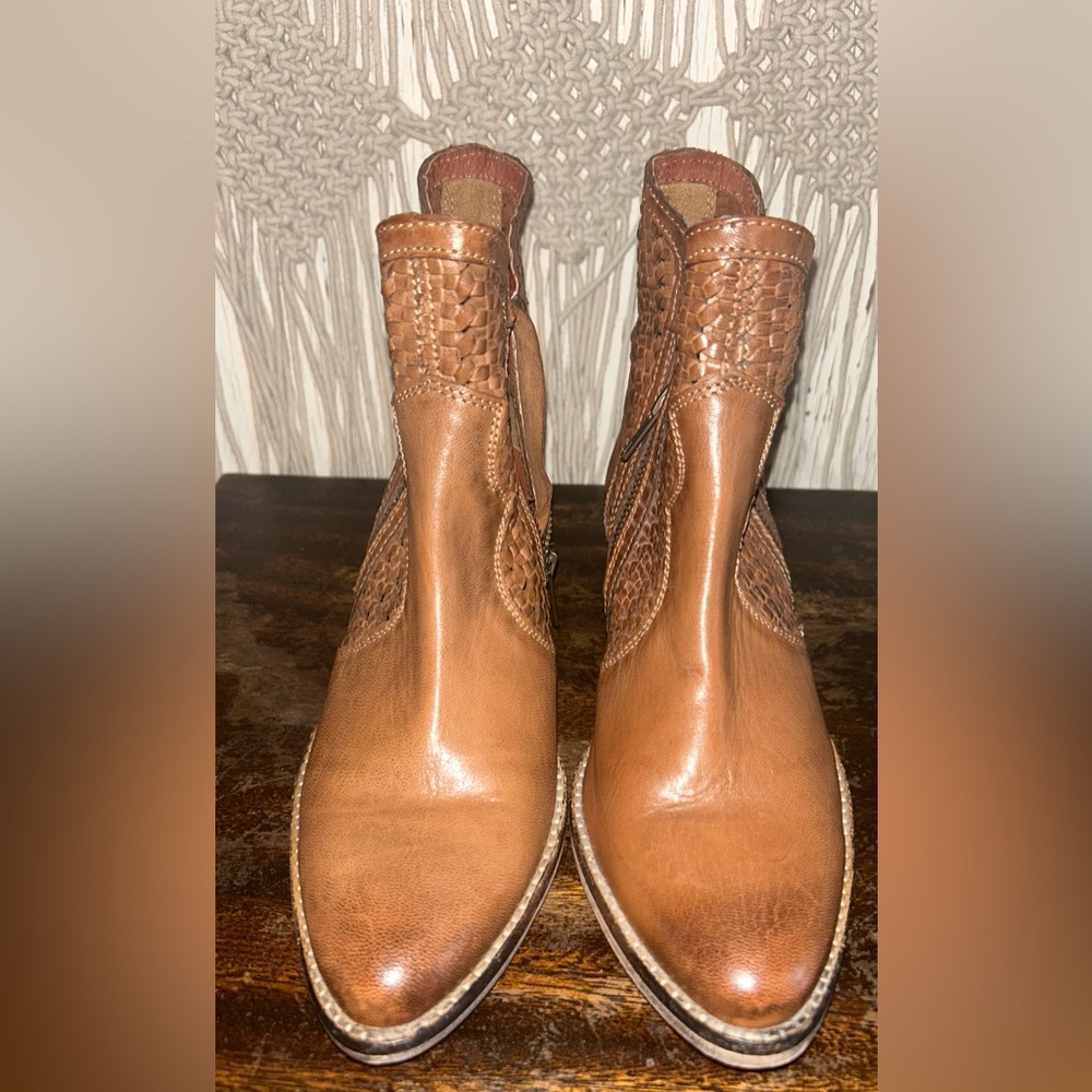 🤠Seychelles Leather Distressed Woven Booties🤠 - Picture 3 of 10